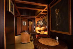 Bar (in der Unterkunft)