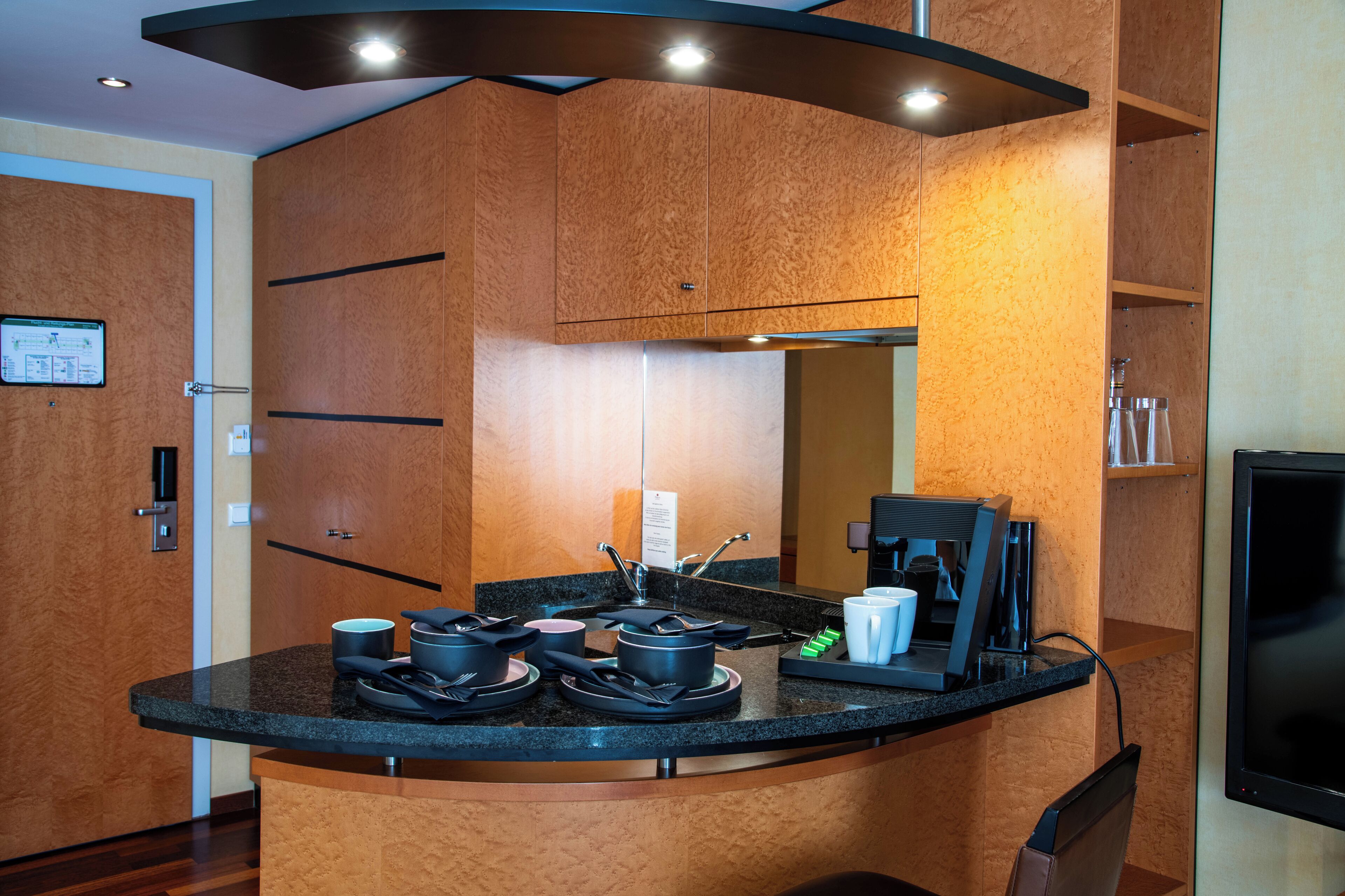 business room, 1 double bed, kitchenette (converts to 2 twin beds) | 1 bedroom, premium bedding, minibar, in-room safe