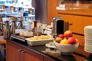 Päivittäinen täysi aamiainen (17.00 EUR per henkilö)