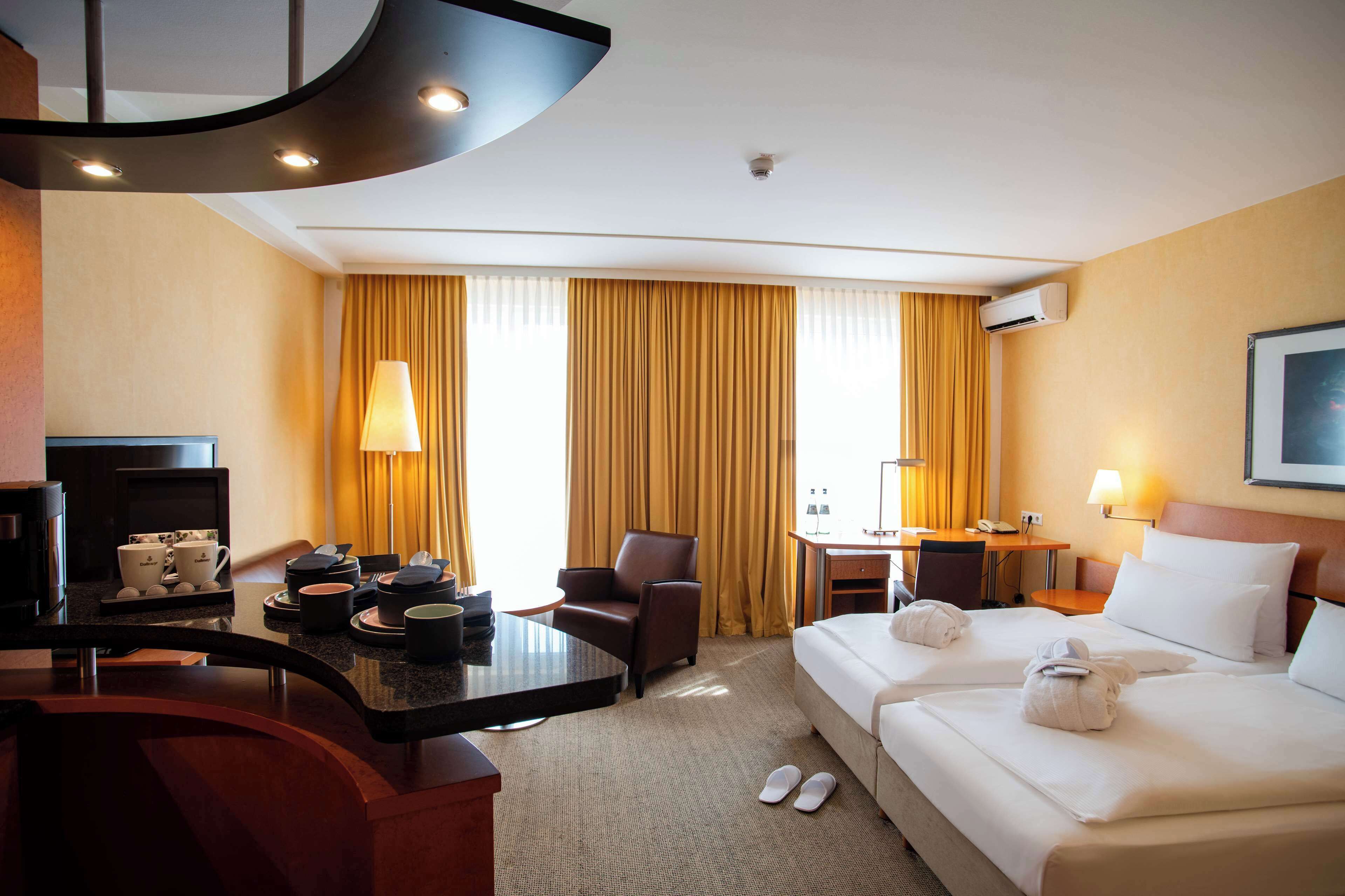 Business-Zimmer, 1 Doppelbett, Kochnische (Converts to 2 Twin Beds) | Hochwertige Bettwaren, Minibar, Zimmersafe, Schreibtisch