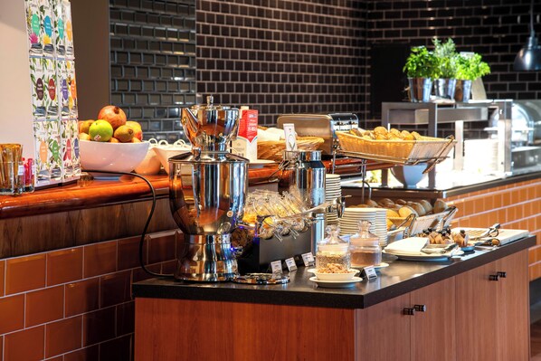 Daily full breakfast (EUR 17.00 per person)