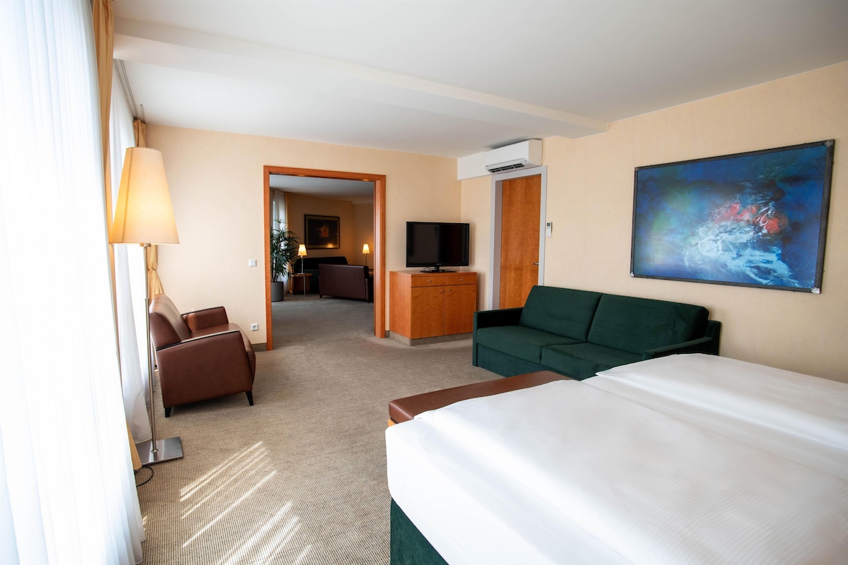 Suite, 1 Double Bed (Separate Living Room) | Premium bedding, minibar, in-room safe, desk
