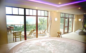 Indoor spa tub