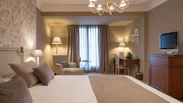 Ropa de cama de alta calidad, cubrecamas y minibar