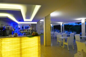 酒吧（店内）