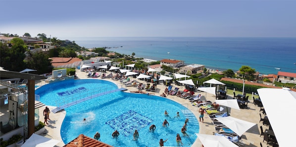 2 outdoor pools, pool umbrellas, pool loungers