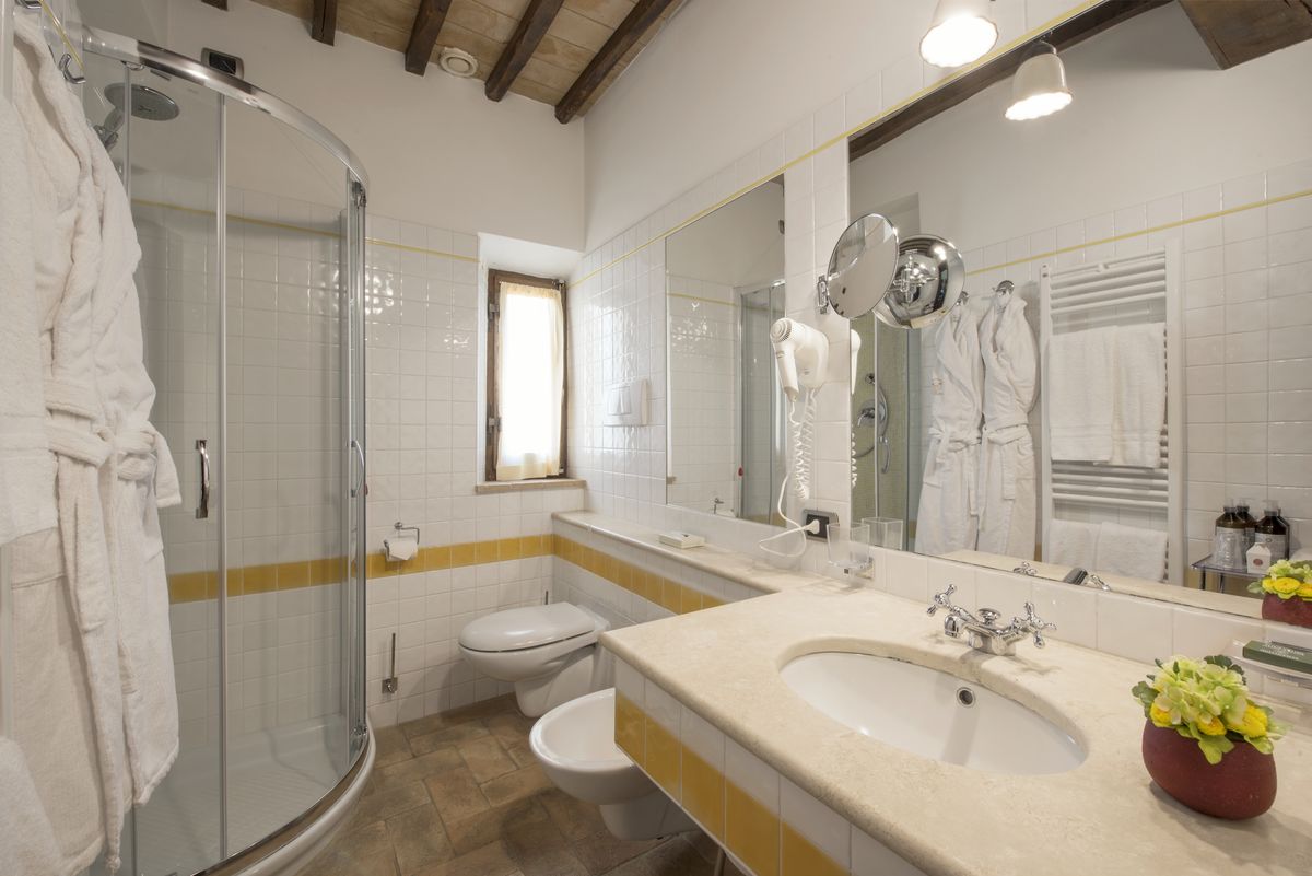 deluxe double room | bathroom | shower, free toiletries, hair dryer, slippers