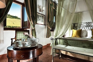 Junior Suite | Egyptian cotton sheets, Select Comfort beds, minibar, in-room safe