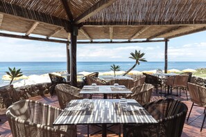 2 restaurants servant le petit déjeuner, spécialités Cuisine régionale