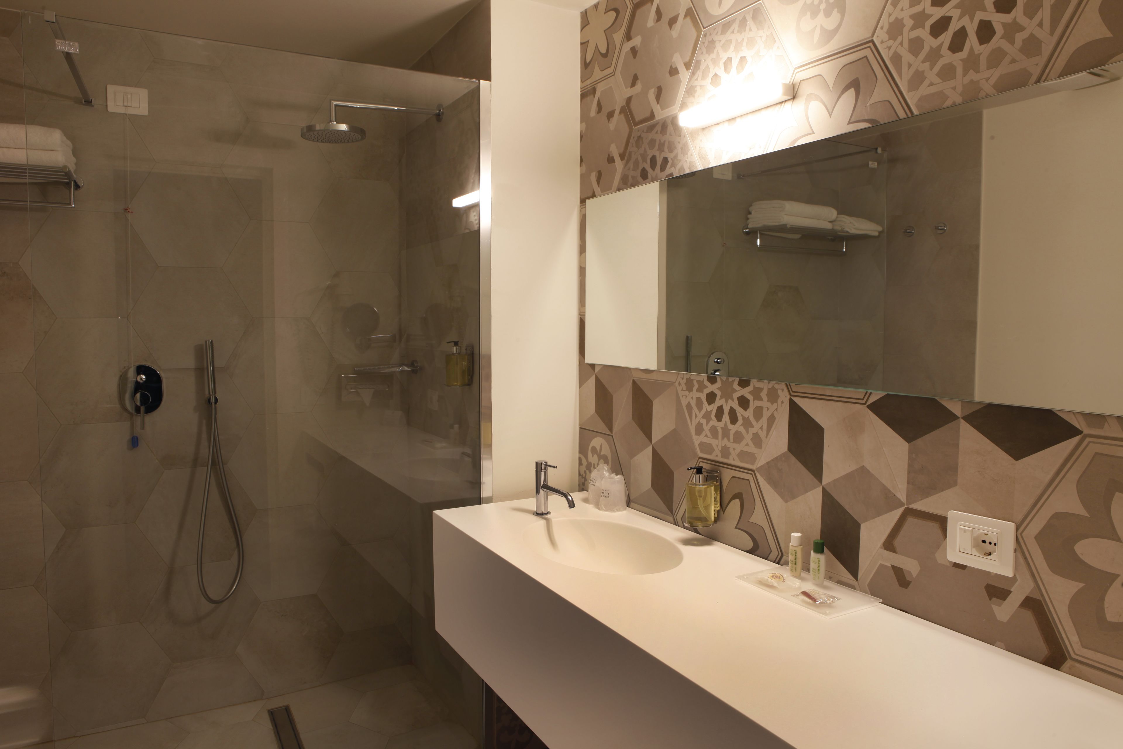 shower, free toiletries, hair dryer, bidet