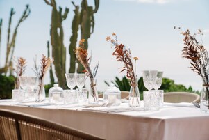 2 restaurants, breakfast, lunch, dinner served; Regional cuisine