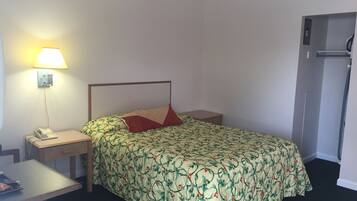 Standard Room, 1 Queen Bed | Desk, iron/ironing board, free WiFi, bed sheets