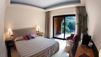 Minibar, Zimmersafe, Schreibtisch, schallisolierte Zimmer