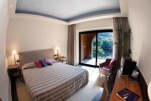 Minibar, in-room safe, desk, soundproofing - Hotel Santa Tecla Palace (Acireale)