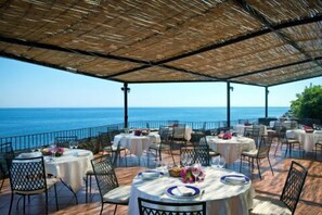 4 restaurants; lunch and dinner served - Hotel Santa Tecla Palace (Acireale)