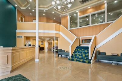 Quality Inn & Suites Middletown - Newport