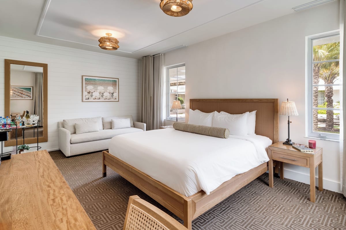 Suite Junior, 1 Tempat Tidur King, pemandangan taman | 1 kamar tidur, seprai katun Mesir, dan seprai premium