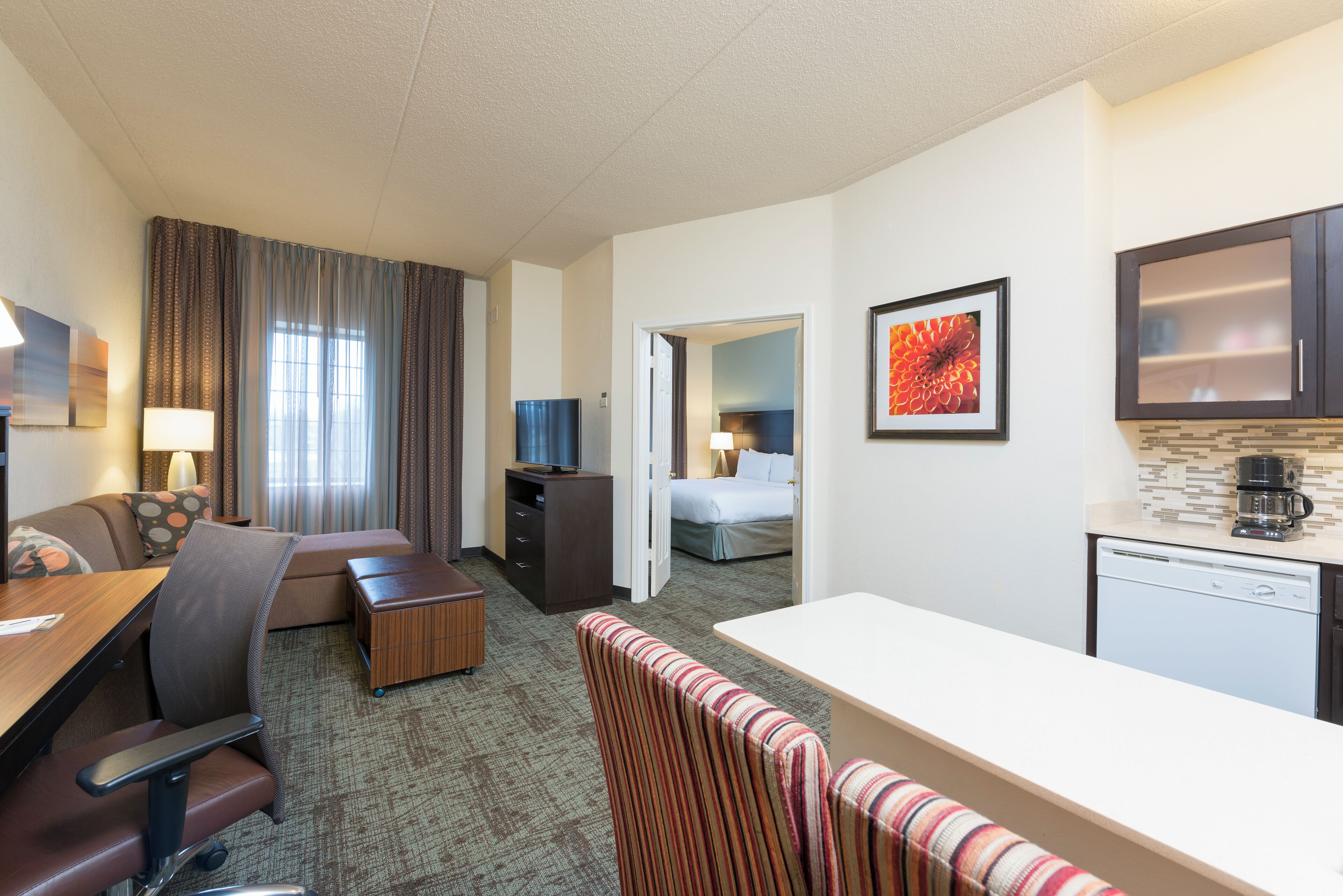 Photo - Staybridge Suites Chicago-Oakbrook Terrace by IHG