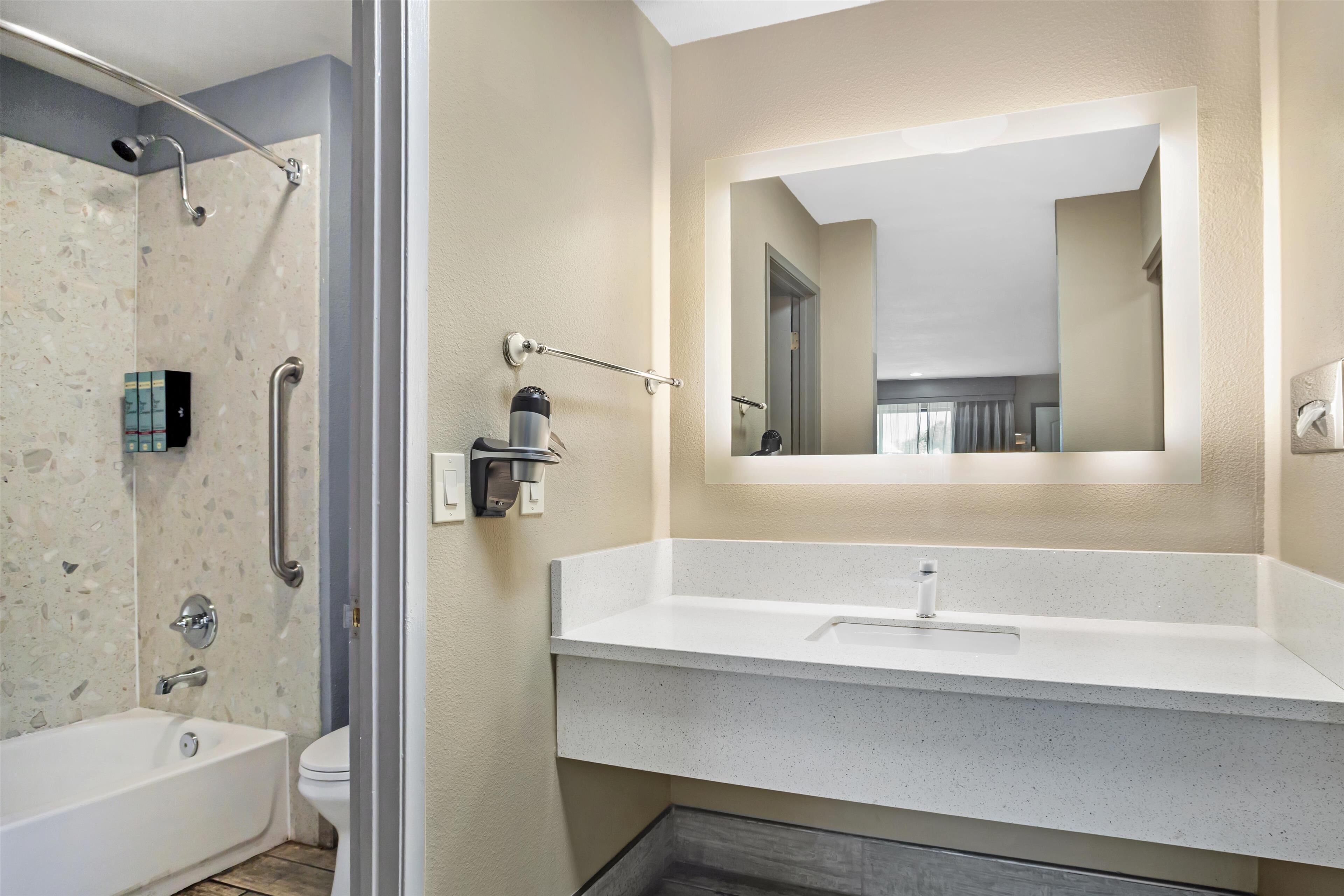 standard room, 2 queen beds, non smoking, microwave | bathroom | combined shower/bathtub, free toiletries, hair dryer, towels