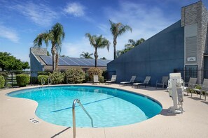 Seasonal outdoor pool, open 8:00 AM to 10 PM, pool loungers