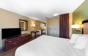 Studio, 1 Tempat Tidur Queen, akses difabel, Bebas Asap Rokok | Meja kerja, setrika/meja setrika, Wi-Fi gratis, dan seprai linen