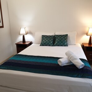 Standaard appartement, meerdere slaapkamers, niet-roken, keuken (3 Bedroom) | Een strijkplank/strijkijzer, wifi