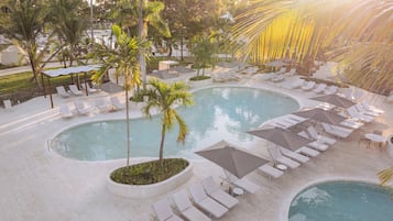 6 AuĂenpools, Sonnenschirme, LiegestĂŒhle