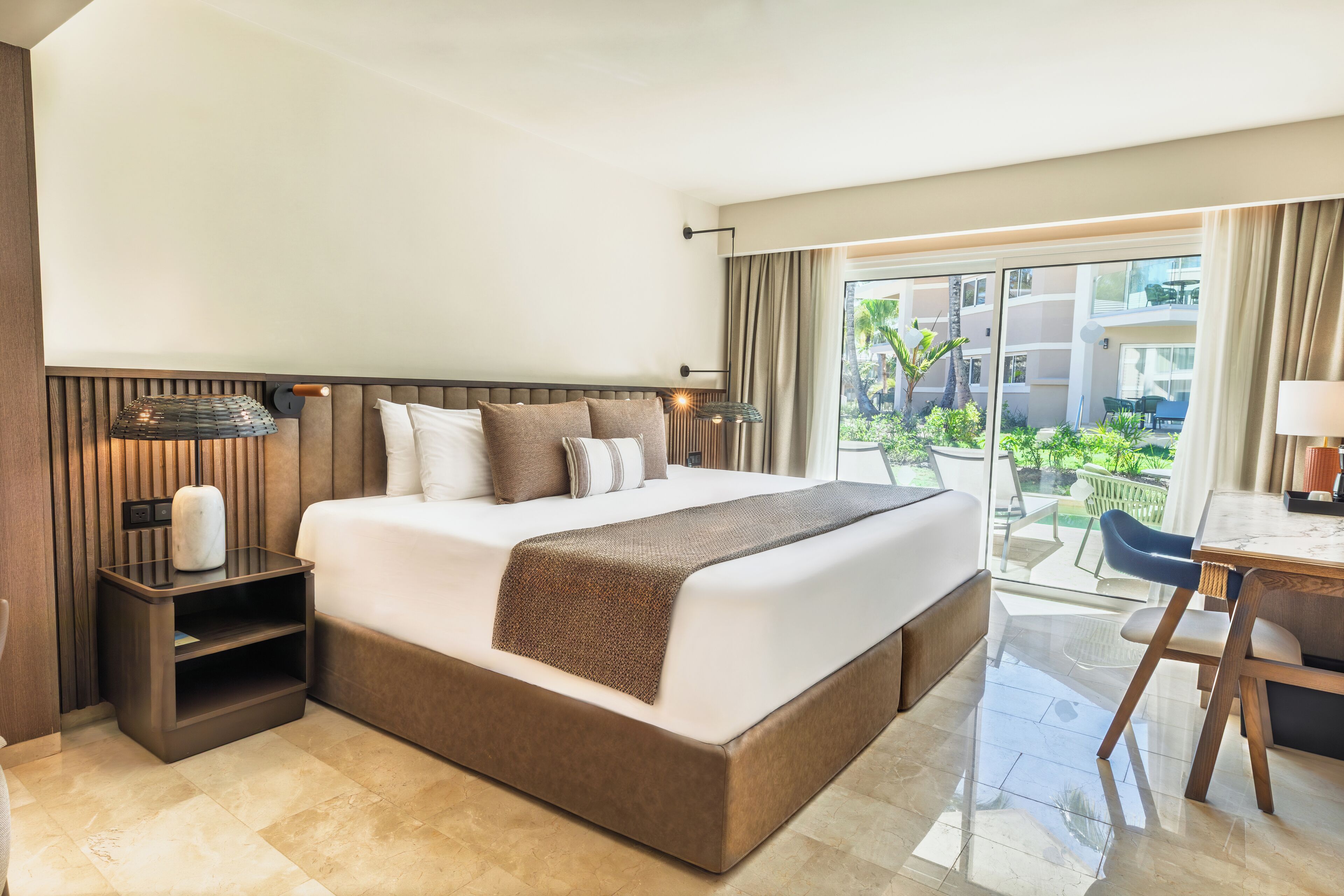 Hochwertige Bettwaren, Pillowtop-Betten, kostenlose Minibar, Zimmersafe