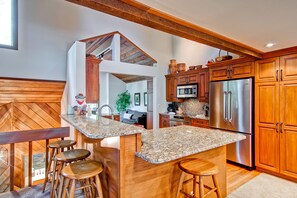 Standard Townhome, 3 Bedrooms (3 Bathrooms, + Loft) | Bathroom | Combined shower/tub, deep soaking tub, designer toiletries, hair dryer