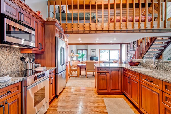 Standard Townhome, 3 Bedrooms (3 Bathrooms, + Loft) | Private kitchen