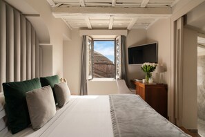 Annex Suite with Private Terrace Pantheon View | Premium bedding, minibar, in-room safe, desk - Antico Albergo del Sole al Pantheon (Rome)