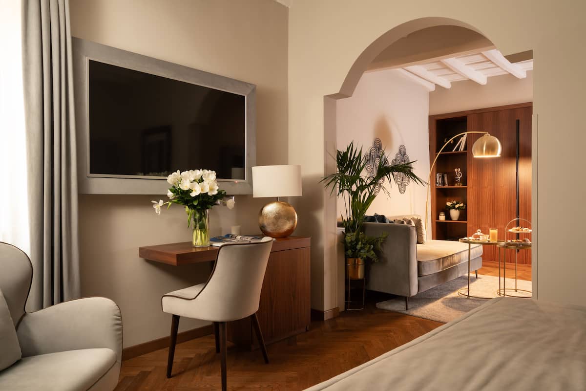 Suite Junior | Biancheria da letto di alta qualità, minibar, una cassaforte in camera