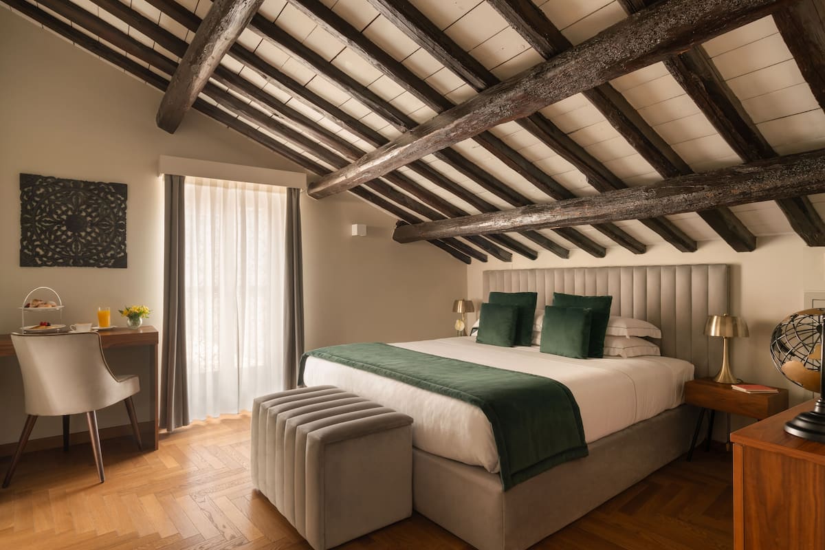 Suite Edificio Separato Vista Pantheon | Biancheria da letto di alta qualità, minibar, una cassaforte in camera