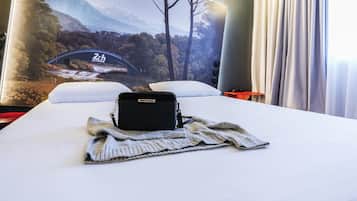 Standard Double Room, 1 Double Bed | Desk, blackout drapes, soundproofing, iron/ironing board