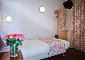 Schreibtisch, schallisolierte Zimmer, Bügeleisen/Bügelbrett, Babybetten