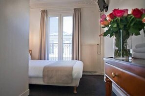 Schreibtisch, schallisolierte Zimmer, Bügeleisen/Bügelbrett, Babybetten