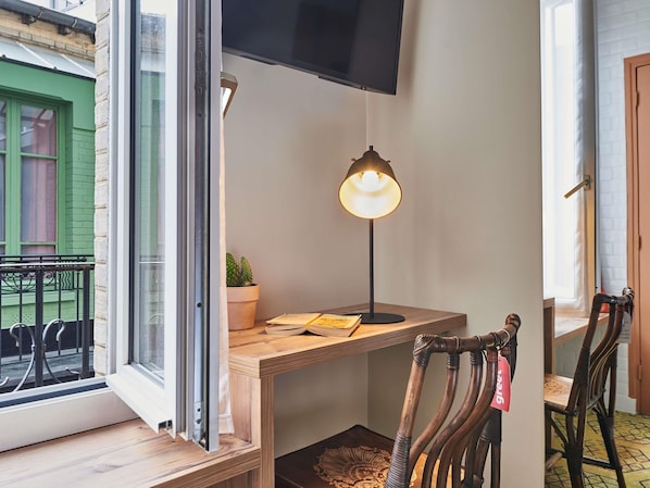 Zimmer, 1 Doppelbett | Schreibtisch, schallisolierte Zimmer, Bügeleisen/Bügelbrett