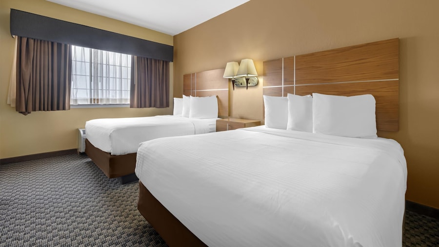 Best Western Plus Shamrock Inn & Suites