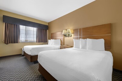 Best Western Plus Shamrock Inn & Suites