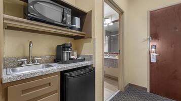 Escritorio y espacio para trabajar con laptop