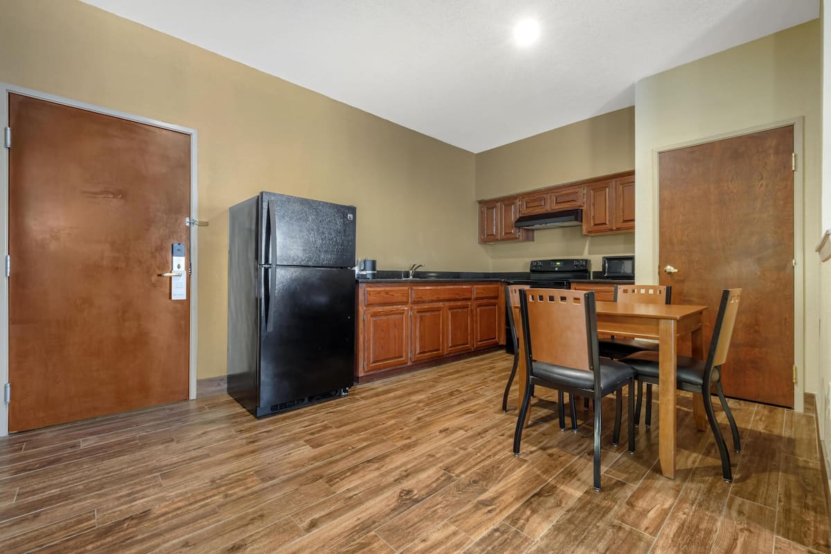 Suite, 1 King Bed, Non Smoking, Jetted Tub | Private kitchen