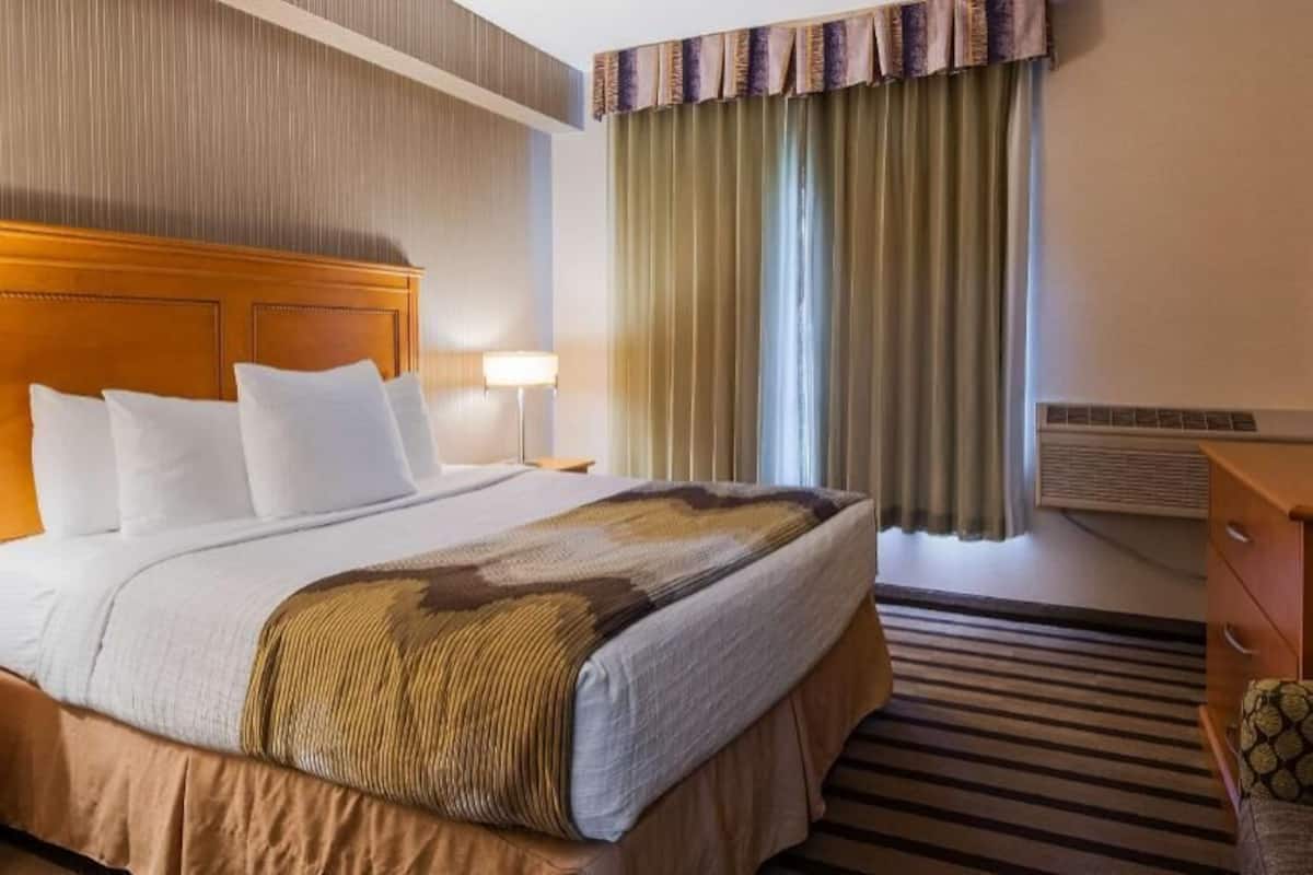 Escrivaninha, ferros/tábuas de passar roupa, Wi-Fi de cortesia