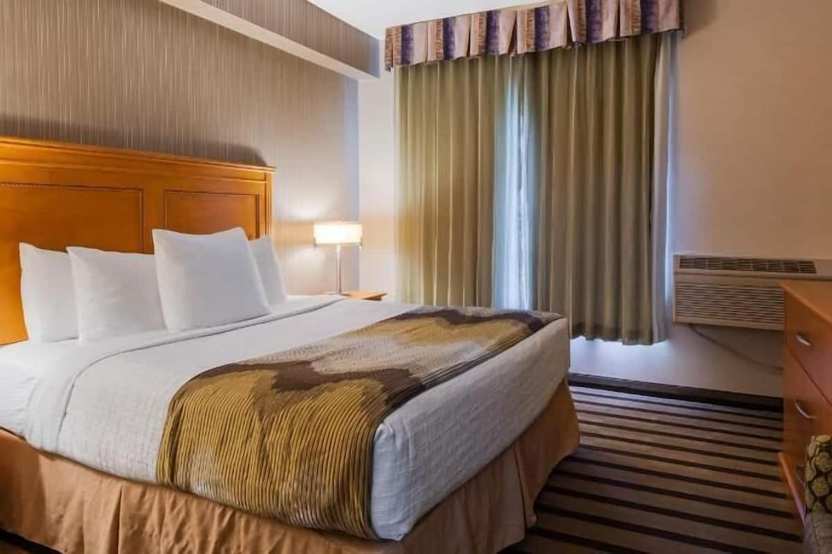 Escrivaninha, ferros/tábuas de passar roupa, Wi-Fi de cortesia