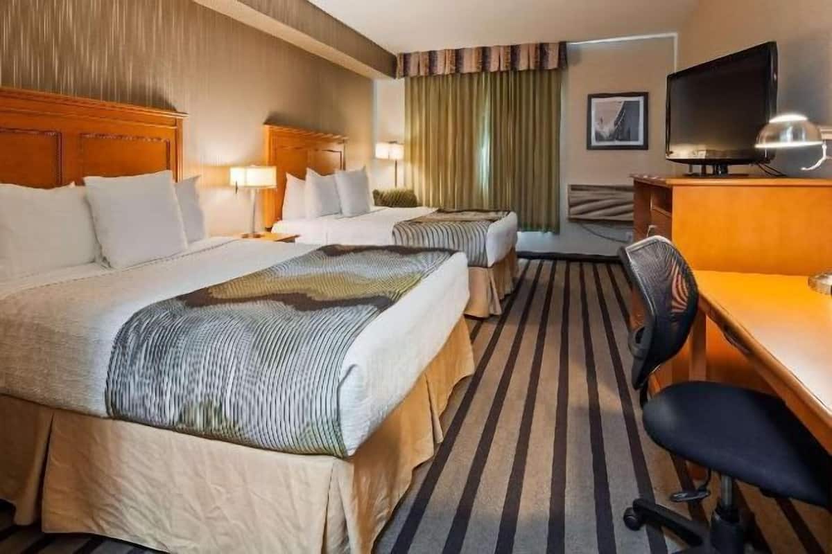 Desk, iron/ironing board, free WiFi, bed sheets