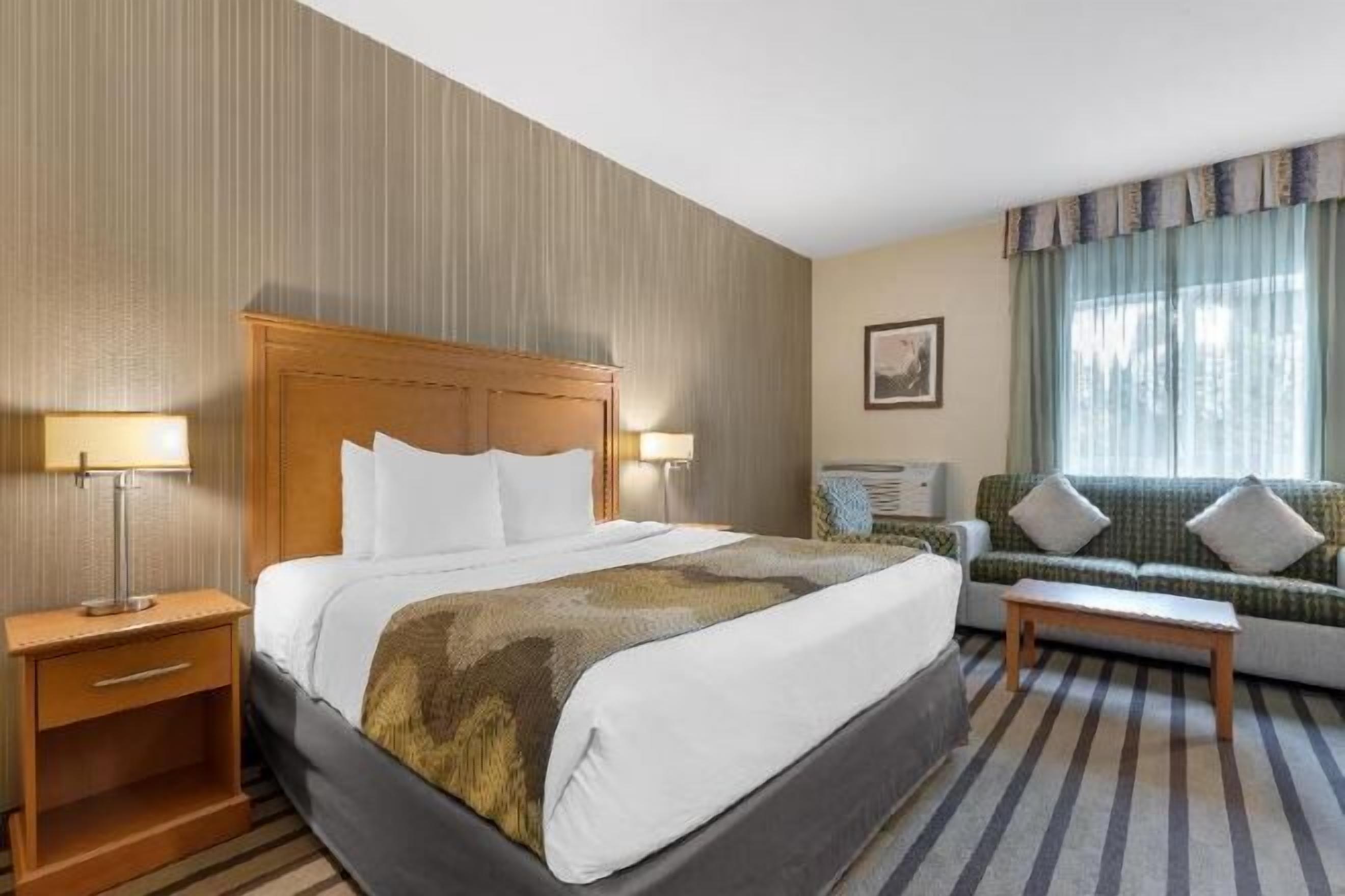 Schreibtisch, Bügeleisen/Bügelbrett, kostenloses WLAN, Bettwäsche