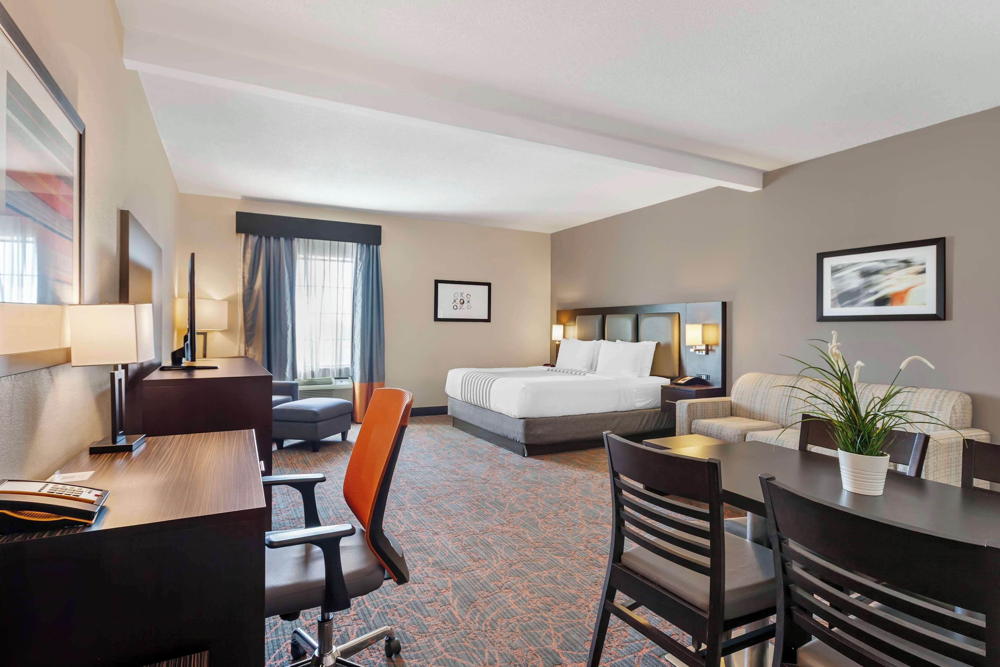 1 bedroom, pillow-top beds, desk, soundproofing