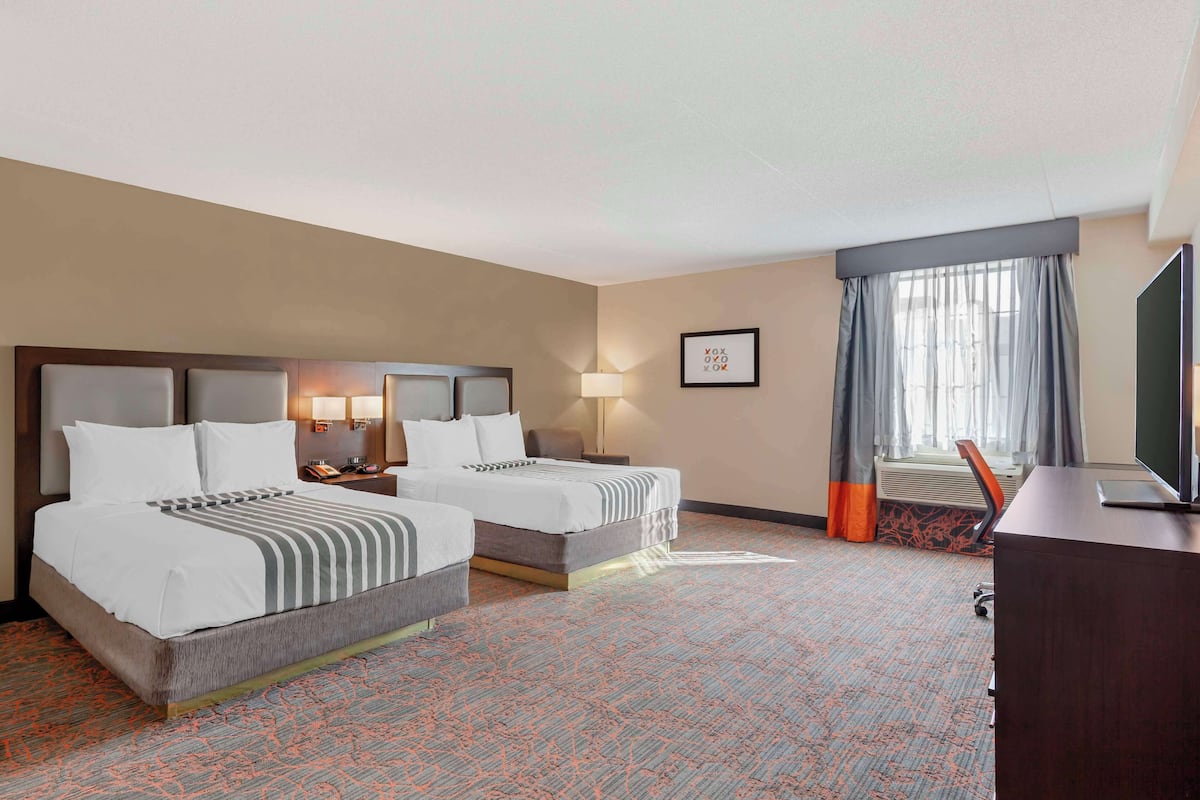 Pillow-top beds, desk, soundproofing, iron/ironing board