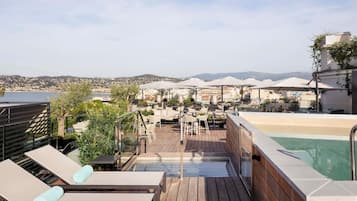 Outdoor pool, open 9:30 AM to 7:30 PM, pool umbrellas, sun loungers