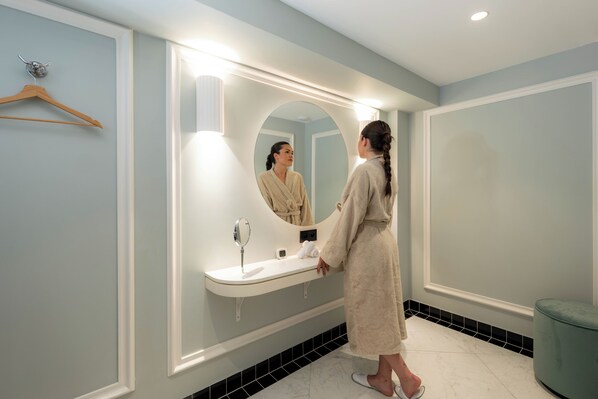 Couples treatment rooms, sauna, body treatments, hydrotherapy