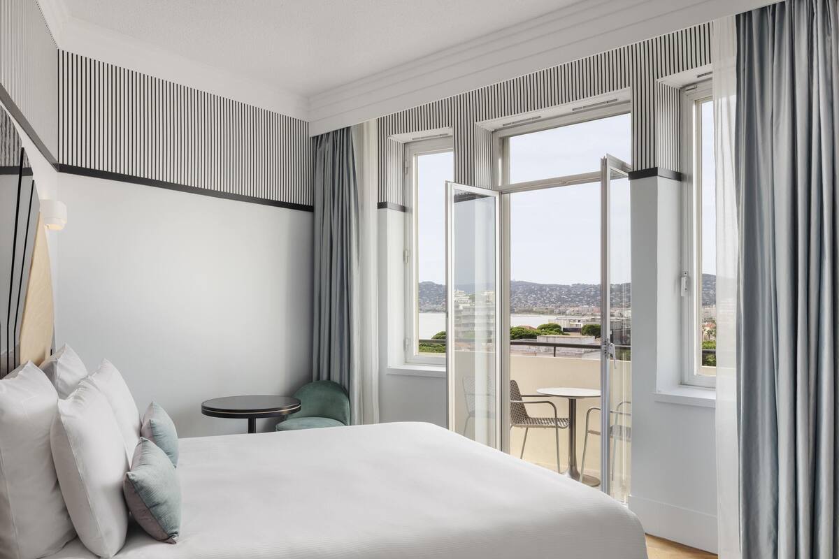 Superior Double Room, Balcony, Sea View (Upper Floor) | Premium bedding, minibar, in-room safe, desk